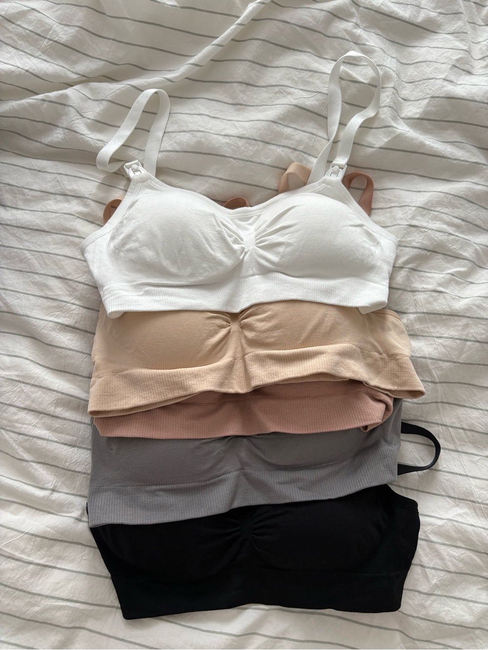 Like new Nursing bras size small